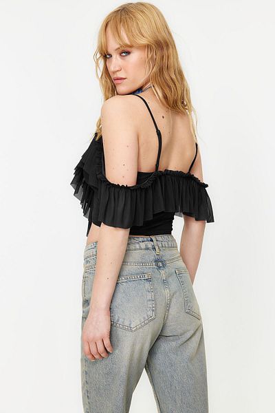 Trendyol Collection Czarna dzianinowa krótka bluzka - Falbana, TPRSS23BZ00072