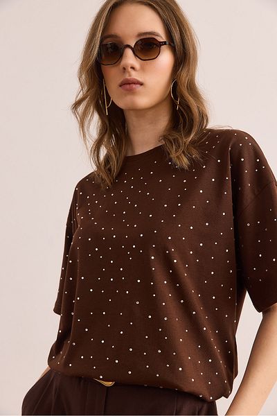 Olalook Dámské tričko Bitter Brown Print Stone Detailed Regular Fit TSH- 19000831