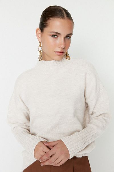 Trendyol Collection Wide Fit Ecru pletený svetr – měkká textura Twoaw23Kz00490