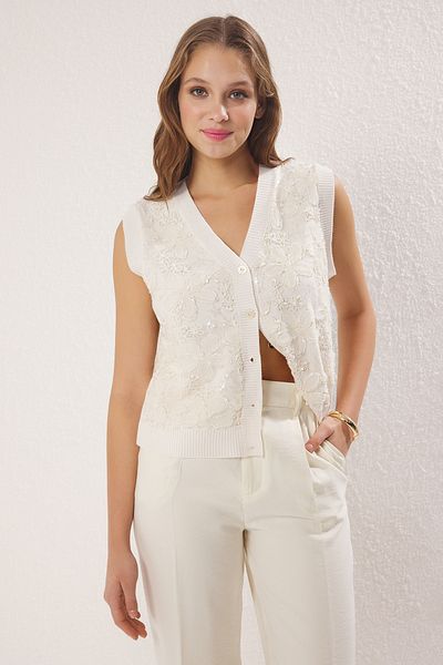 Trendyol Collection Ecru Spitze Detaillierte V-Ausschnitt Trikot Weste TWOSS25YE00116