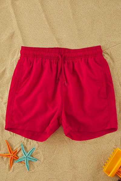 TRENDYOLKIDS شورت سباحة منسوج أساسي للأولاد باللون الأحمر TKDSS25DS00002
