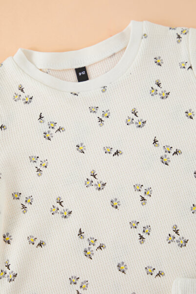 TRENDYOLKIDS Ecru Baby Girl 100% bavlna s květinovým potiskem nahoře a dole