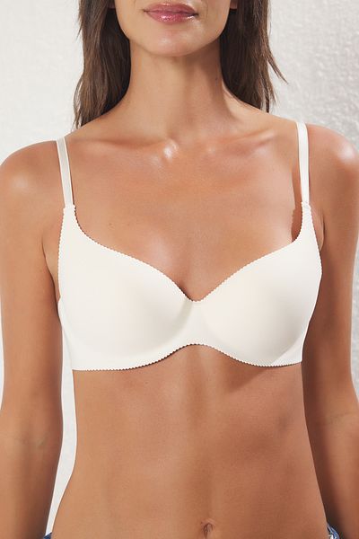 Trendyol Collection Ecru Micro Nahtloser, lasergeschnittener, bedeckter Drahtstrick-BH THMSS25SU00042