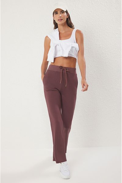 Trendyol Collection Braune Sport-Strick-Jogginghose aus Taucher-/Tauchstoff mit Taschen und Bindeband THMSS25EA00005
