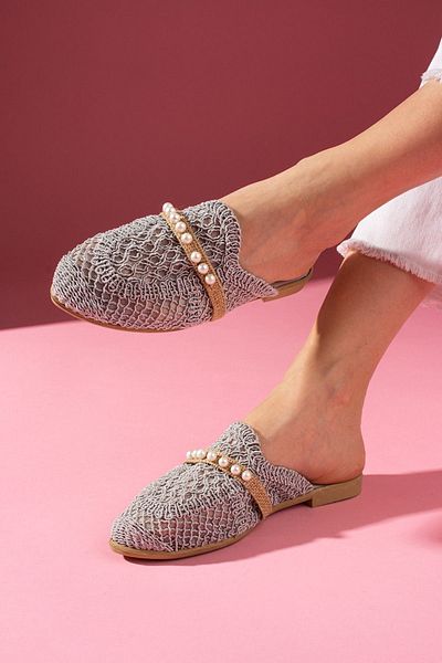 FUGA MODA Παντόφλες Monica Grey Straw με κεντημένο μαργαριτάρι με κλειστή μπροστινή πλευρά
