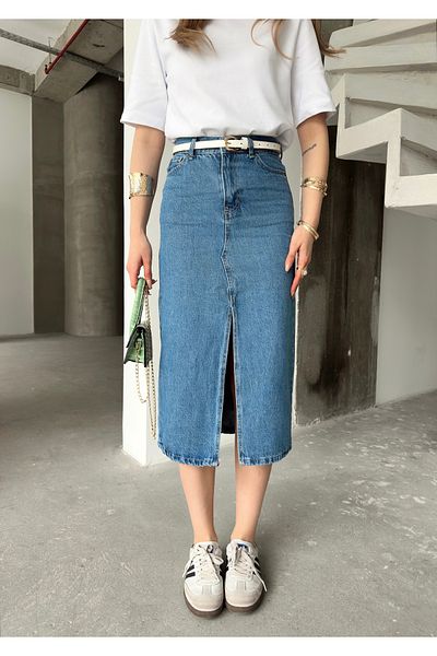 Femistik Fusta de denim de lungime midi de culoare albastră cu nasturi cu detaliu de fante