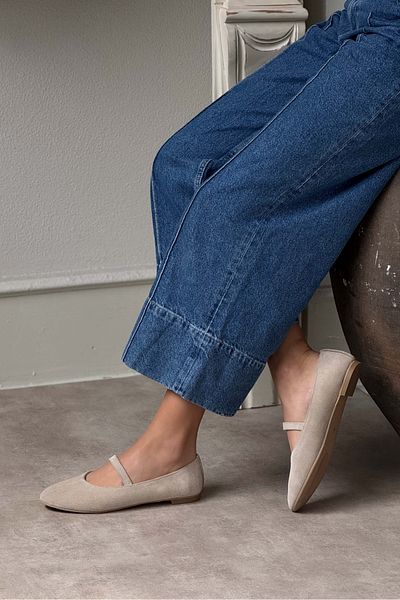 NİŞANTAŞI SHOES Arjun Beige Damen-Ballerinas aus echtem Wildleder mit einem Riemen und flacher Sohle