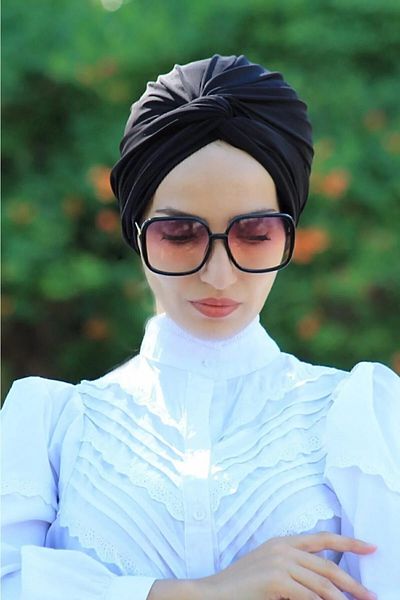 Nilbutik Ready Model Wrapped Bonnet
