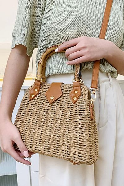FASHION COCKTAIL Мини плетена чанта за през рамо с костна бамбукова дръжка и подплата