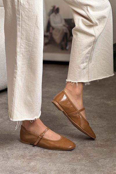 NİŞANTAŞI SHOES Jeremi Karamell Crinkle Matte Gürtel Detail Flache Sohle Damen Babet
