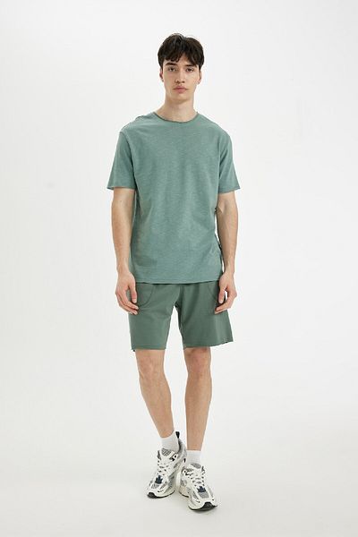 DeFacto Einfache Slim-Fit-Shorts mit schmalem Bein und Taschen – B8673ax24sm