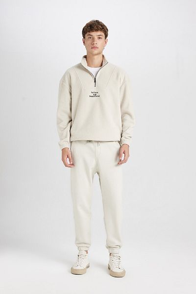 DeFacto Comfortable Stand Collar Printed Fleece Sweatshirt - Comfort Regular Fit C7795Ax24Au