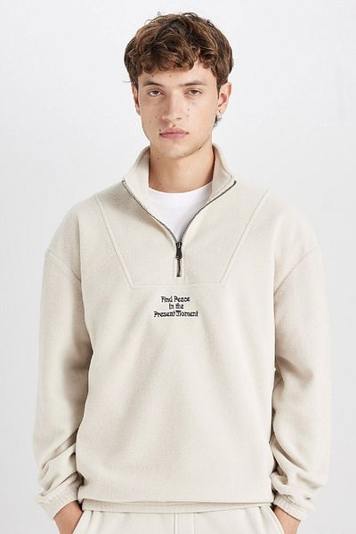 DeFacto Comfortable Stand Collar Printed Fleece Sweatshirt - Comfort Regular Fit C7795Ax24Au