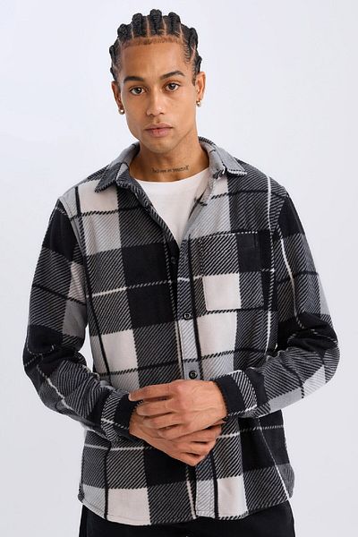 DeFacto Langarmshirt aus kariertem Fleece mit normaler Passform V2767AZ24WN