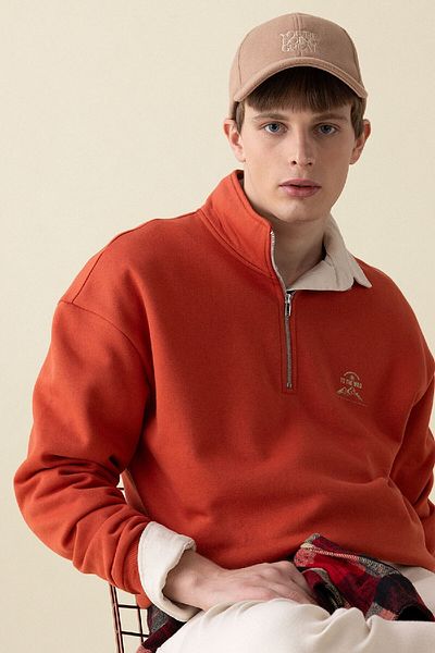 DeFacto Comfort Regular Fit Άνετη εφαρμογή με φερμουάρ γιακά με στάμπα φούτερ C6132ax24au