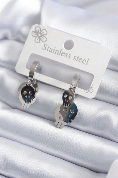 Store 316L الصلب الفضة اللون استرخى الجمجمة نموذج الأقراط النسائية