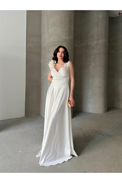 Serica Moda Λευκό διπλό γιακά με λεπτομέρεια σατέν βραδινό φόρεμα