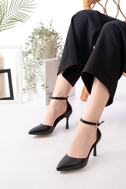 DURUNUN BUTİĞİ Dueus Чорні туфлі на високих підборах із загостреним носком