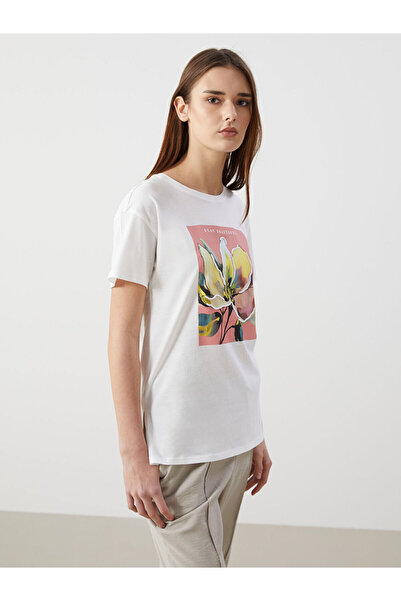 LC Waikiki Nevavm Women's Floral T-Shirt with Oval Collar and Difference