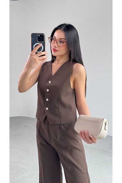 Cappmoda TKM-03677 Καφέ γιλέκο μαργαρίτα με κουμπιά Πλισέ Palazzo Παντελόνι Σετ δύο τεμαχίων