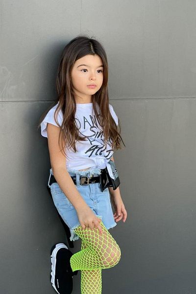 Hilal Akıncı Kids Tricou imprimat pentru dans pentru fete, pantaloni scurți din denim, set de 2 piese