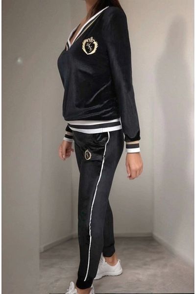 Kokosh moda Set de damă cu mânecă lungă, decolteu în V, guler și mânecă, detaliu dungi din catifea cu emblemă