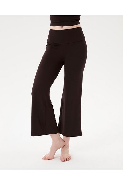 Ayma Active Кафяви шорти Capri Flow