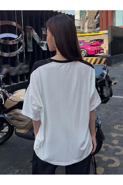DUBU BUTİK Leisure Future Split Single Jersey T-Shirt - Ασπρόμαυρο κοντομάνικο μπλουζάκι με λαιμόκοψη