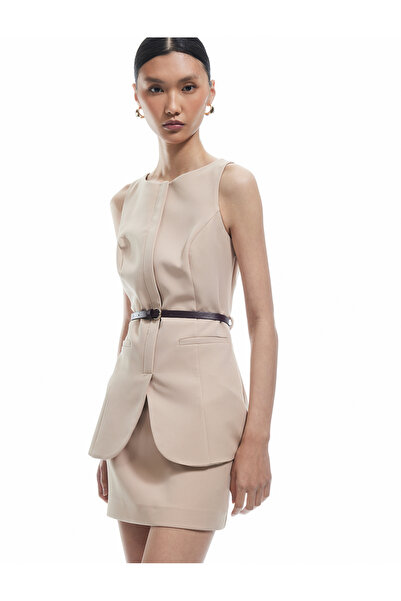 Koton Μίνι φόρεμα με λεπτομέρεια με στρώσεις με ζώνη και αμάνικο γιλέκο με στρογγυλή λαιμόκοψη