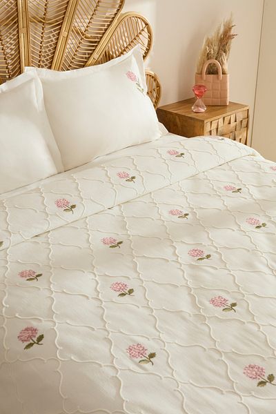 Karaca Home Hilary Flower Κεντημένο Διπλό Πικέ/Κάλυμμα Σετ Πούδρα
