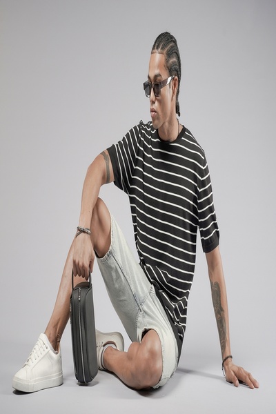 Butik TREND BIZ Πλεκτό μπλουζάκι με κοντό μανίκι με κανονική εφαρμογή