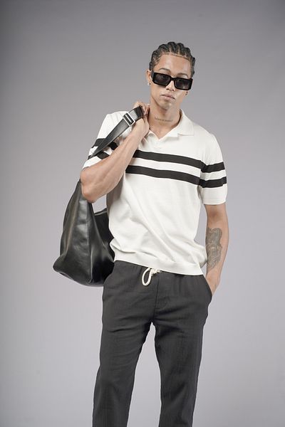 Butik TREND BIZ Πλεκτό μπλουζάκι με κοντό μανίκι με κανονική εφαρμογή με ρίγες