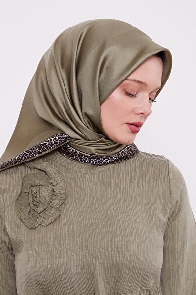 Levidor Μεταξωτό μαντήλι με πράσινη ρίγα με λεοπάρ σχέδιο