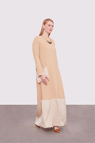 Levidor Bej Büyük Cep Detaylı Elbise