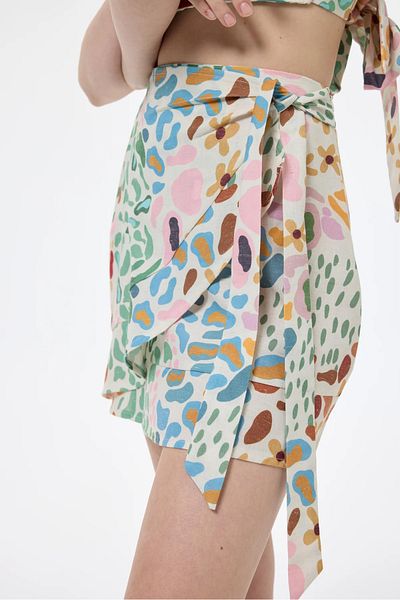 FASHION COCKTAIL Fusta boemă mini cu talie înaltă, cu modele colorate, cu șireturi laterale