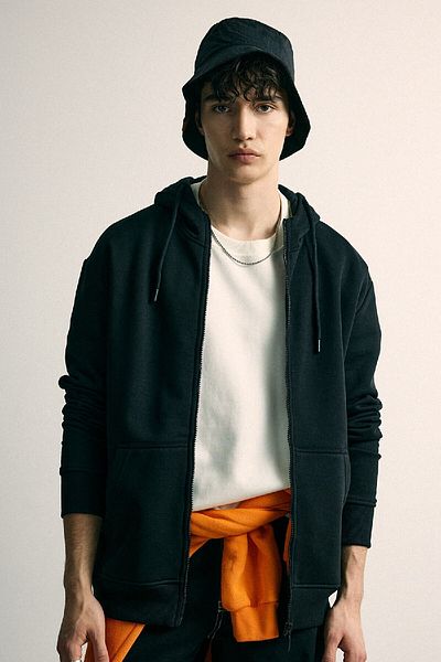 DeFacto Weiches, pelziges Basic-Sweatshirt mit Kapuze – Tasche, einfarbiger Reißverschluss X8331az24sp