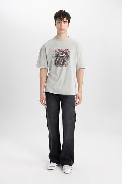 DeFacto Rolling Stones Comfort - Άνετο κοντομάνικο μπλουζάκι με λαιμόκοψη B5524ax24sp