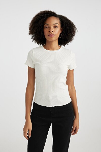 DeFacto Vypasovaná košile s krátkým rukávem s výstřihem a výstřihem Základní jednoduché tričko s krátkým rukávem K7064Az24Sm