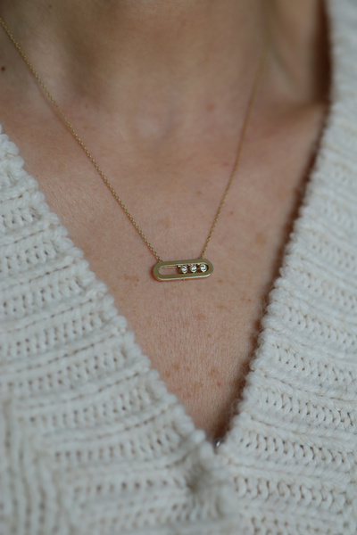 Yenigün Kuyumculuk 14 Ayar Altın Üç Taş Detaylı Tasarım Kolye