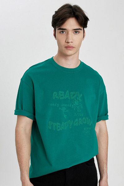 DeFacto Comfort Regular Fit Άνετη εφαρμογή με λαιμόκοψη με στάμπα κοντομάνικο μπλουζάκι B6380ax24sp