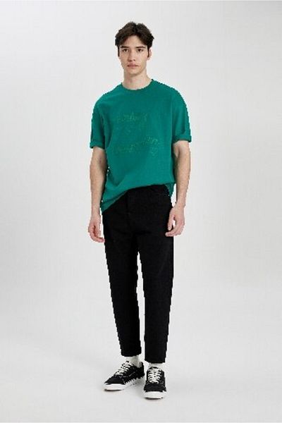 DeFacto Comfort Regular Fit Άνετη εφαρμογή με λαιμόκοψη με στάμπα κοντομάνικο μπλουζάκι B6380ax24sp