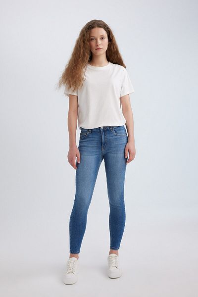 DeFacto Rebeca Skinny Fit, normale Taille, schmales Bein, lange Jeanshose B6506ax24sp