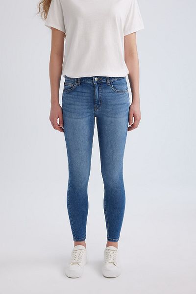 DeFacto Rebeca Skinny Fit, normale Taille, schmales Bein, lange Jeanshose B6506ax24sp