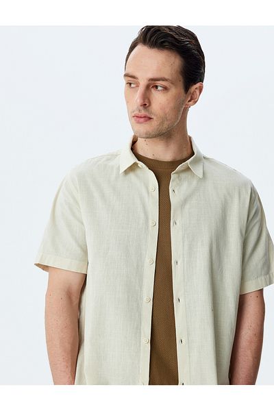 Koton Short sleeve cotton regular fit classic shirt.