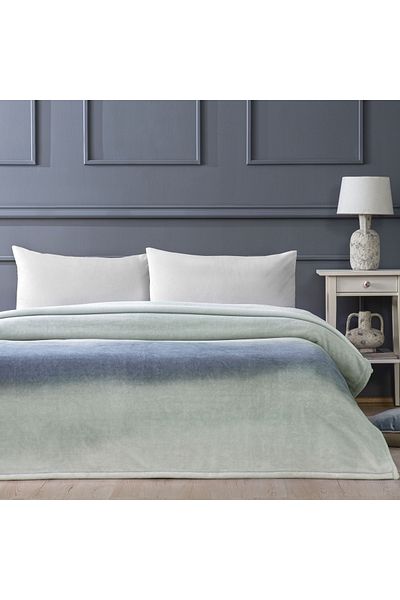 Linens Blurry Double Blue Blanket