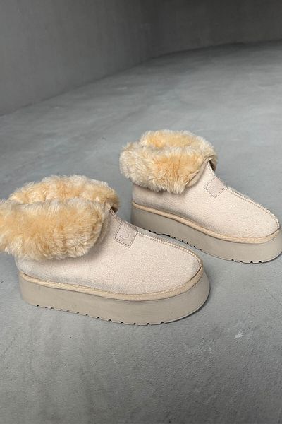Cappmoda AYK-1011 Πέτρινο Χρώμα Πλήρης Γούνα Εσωτερικά Πτυσσόμενες Μισές Μπότες με Γραφή στην Πλάτη
