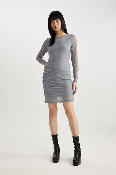 DeFacto Figurbetontes, körperbetontes Basic-Minikleid aus Tüll mit geradem Rundhalsausschnitt und langen Ärmeln B9699ax23wn