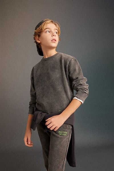 DeFacto Chlapecká mikina Oversize Wide Fit Crew Výstřih Sepraná Vybledlý efekt Potištěná mikina C0360A823Cw
