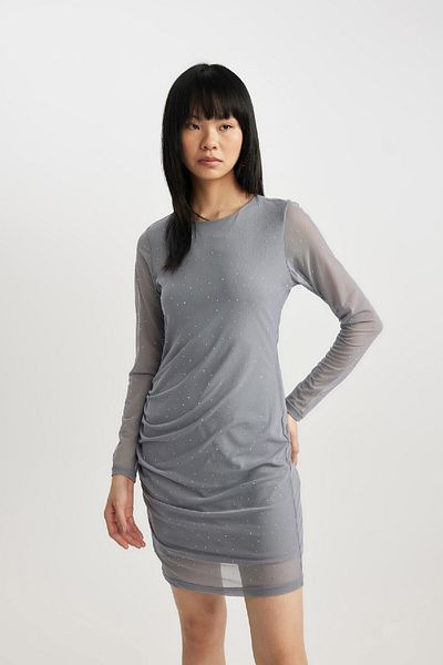 DeFacto Figurbetontes, körperbetontes Basic-Minikleid aus Tüll mit geradem Rundhalsausschnitt und langen Ärmeln B9699ax23wn
