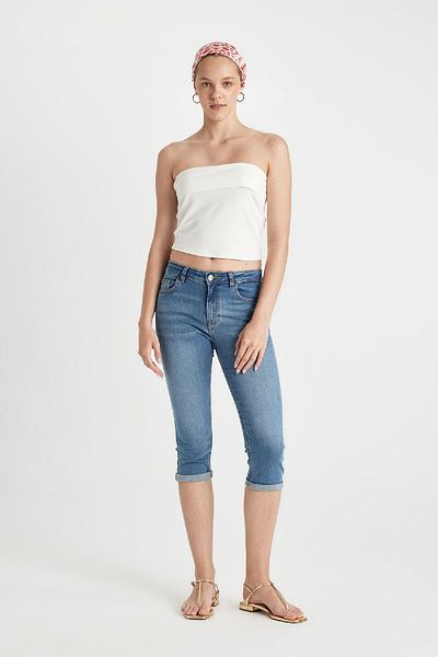 DeFacto Capri-Jeans mit normaler Taille B9172AX24SM